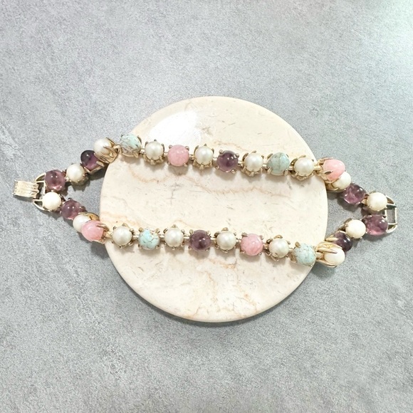 Vintage Unsigned? Ciner Multi-Color Pastel Glass And Pearl Cabochon  Bracelet - Picture 2 of 5